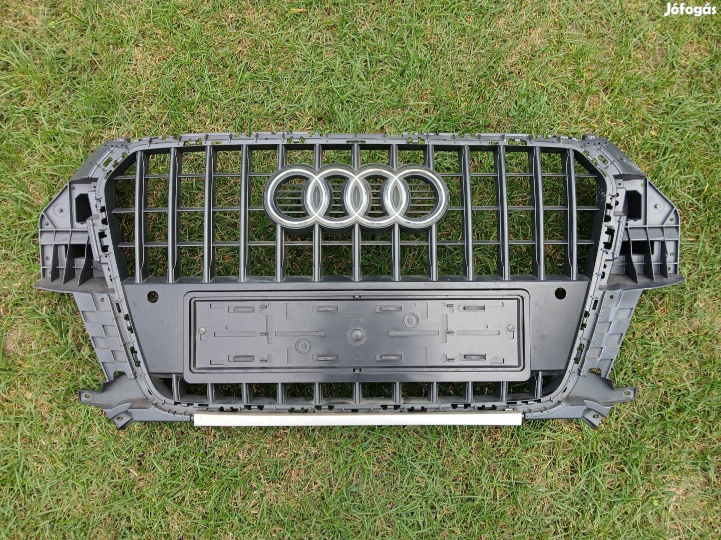 Audi Q3 8U hűtőrács