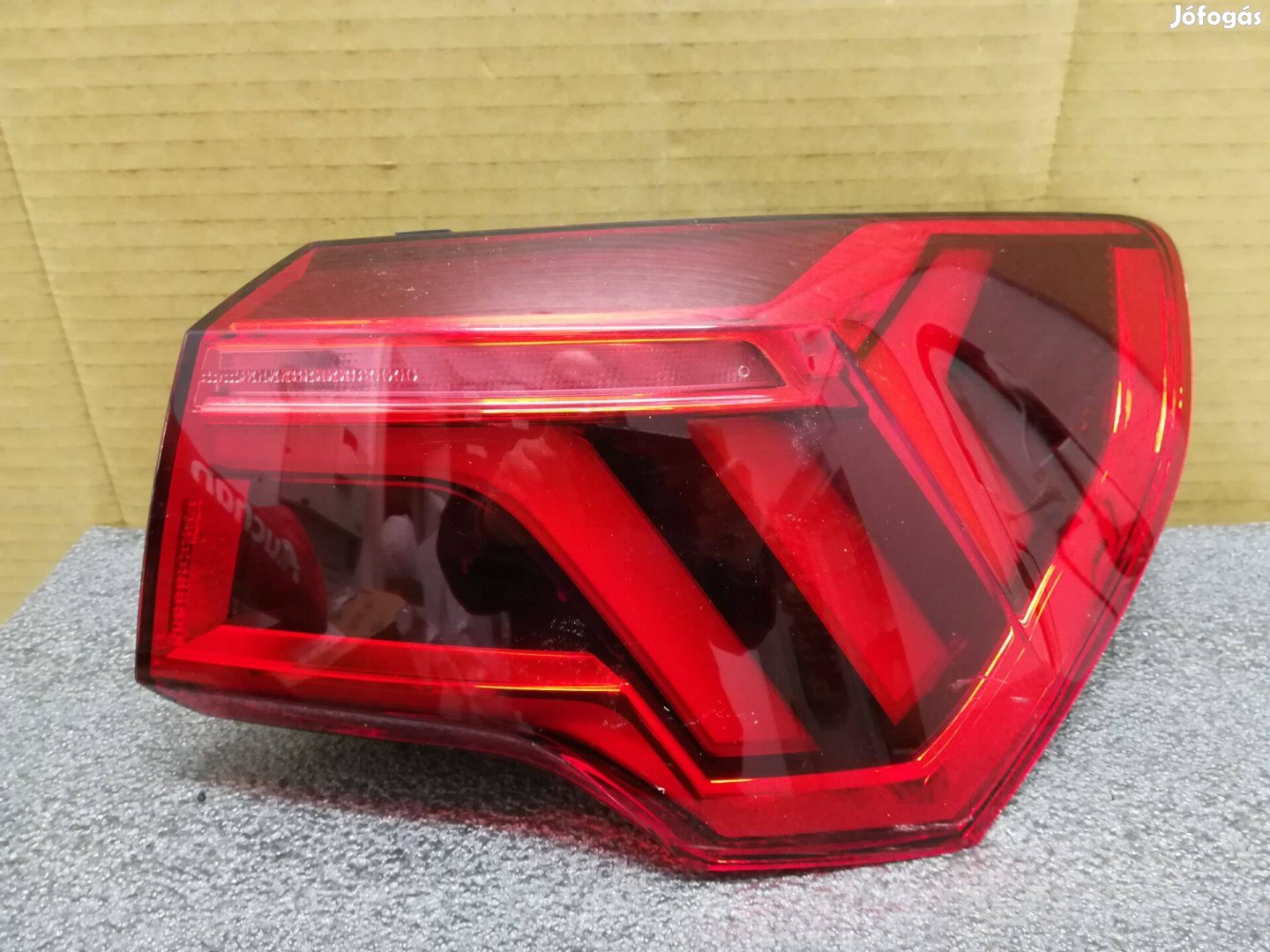 Audi Q3 hátsólámpa jobb külső 2018,07 -> LED Hibás!