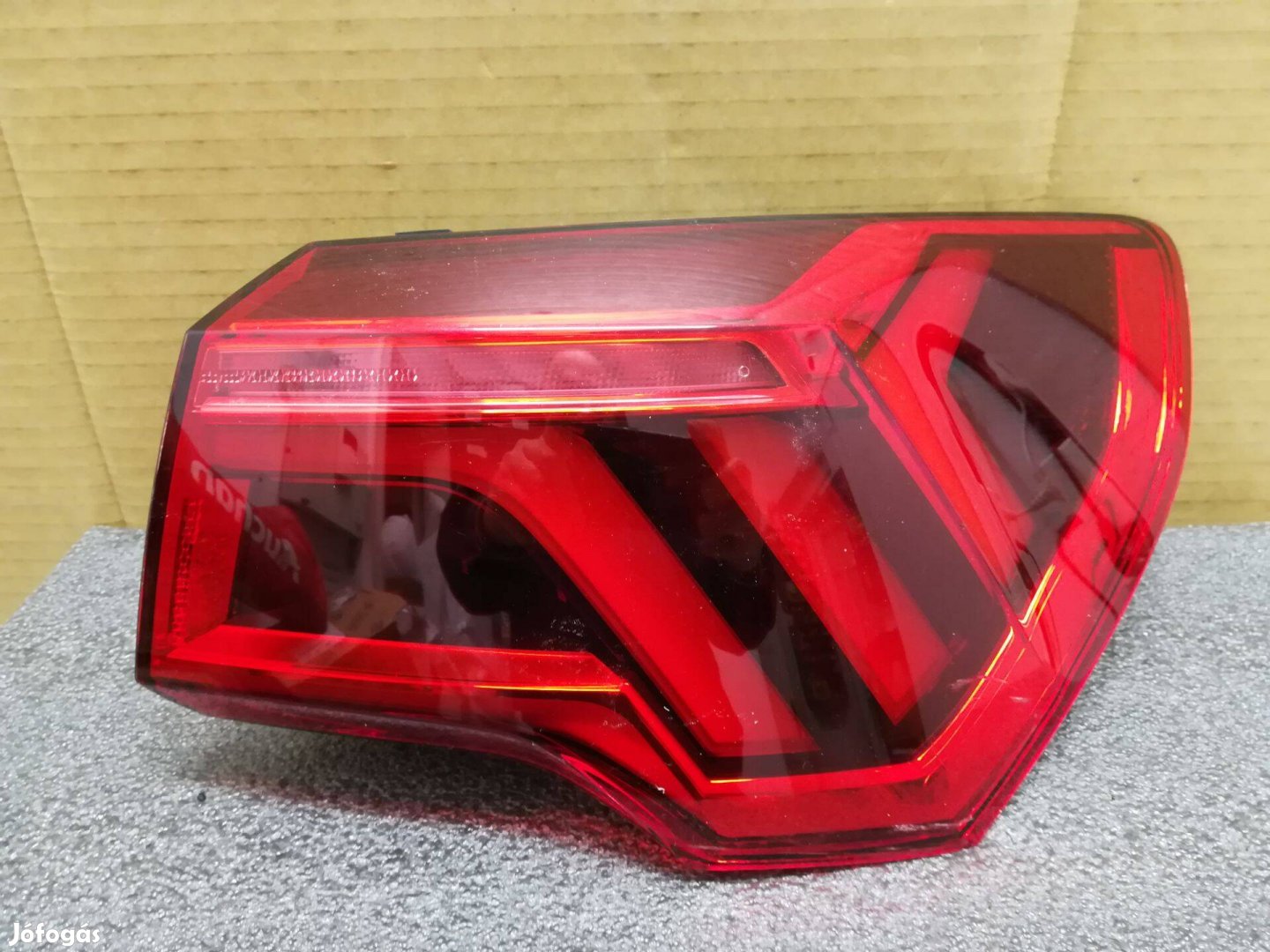 Audi Q3 hátsólámpa jobb külső 2018,07 -> LED búrahiba