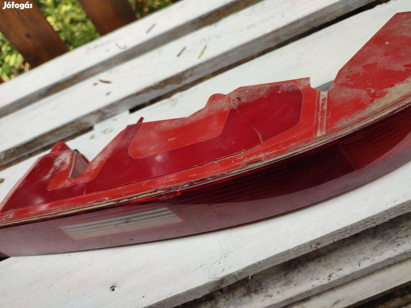 Audi Q3 jobb hátsólámpa felül repedt