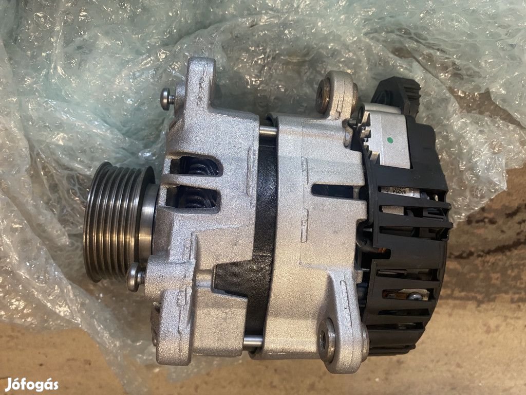 Audi Q5 Generátor 04L903018A