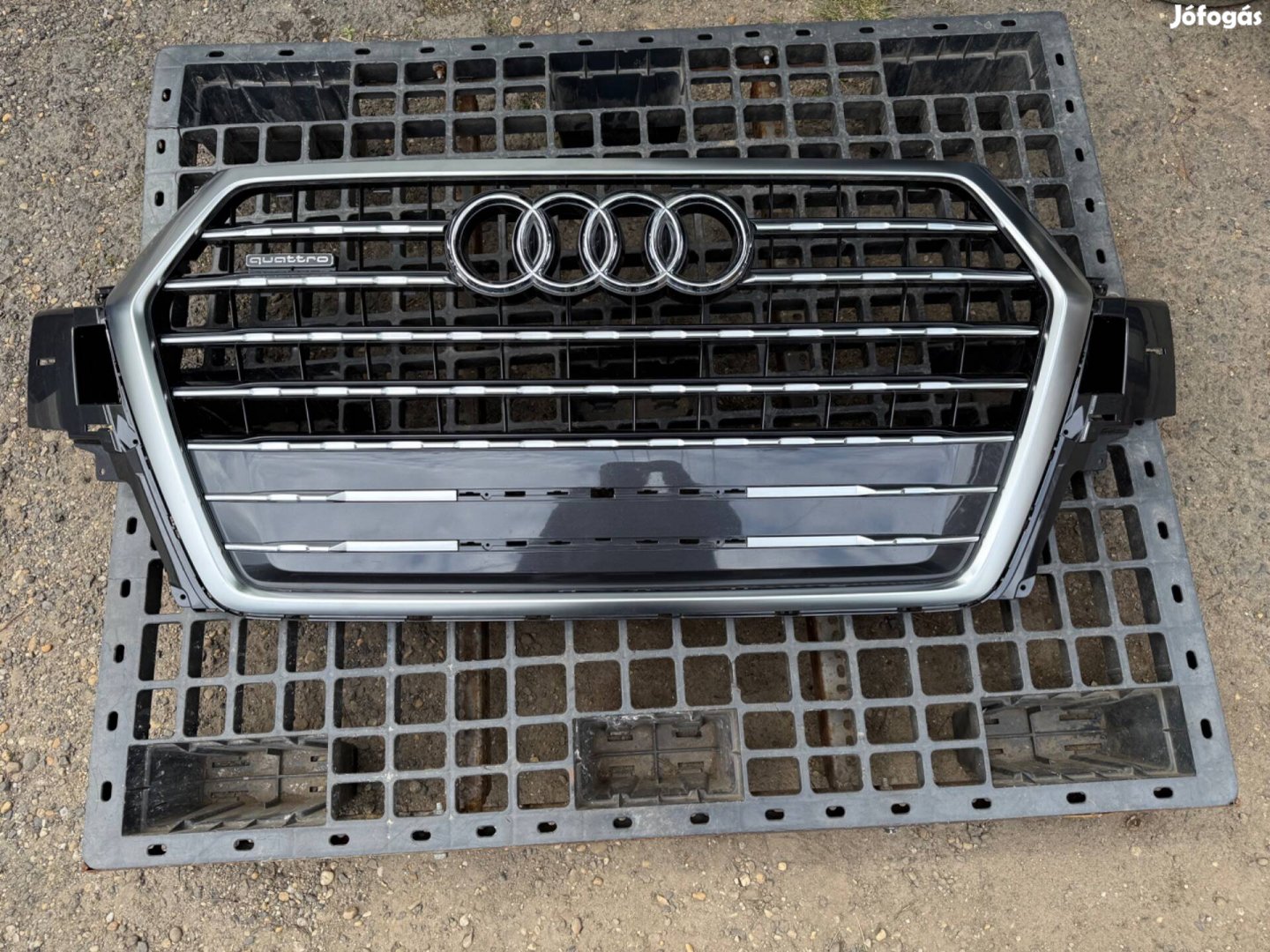 Audi Q7 hűtőrács 4m0853651f 4m0853651h