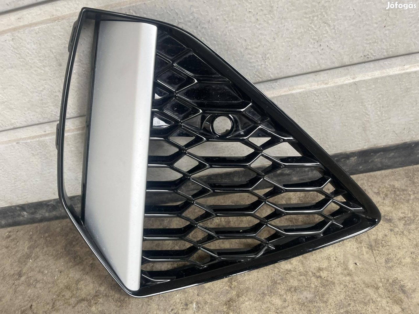 Audi RS6 C8 első lökhárító jobb betét ködlámpa rács 4K8 807 682 D
