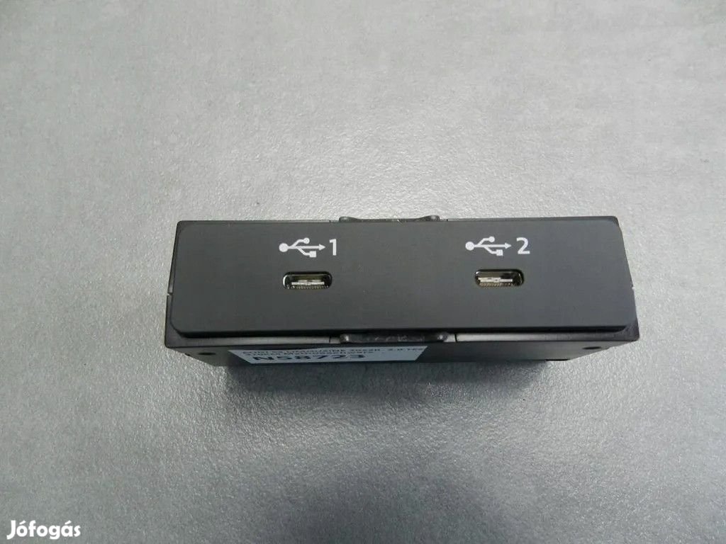 Audi S3 A3 8Y USB foglalat 82A035736A