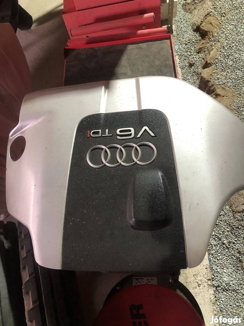 Audi V6 motor burkolat 