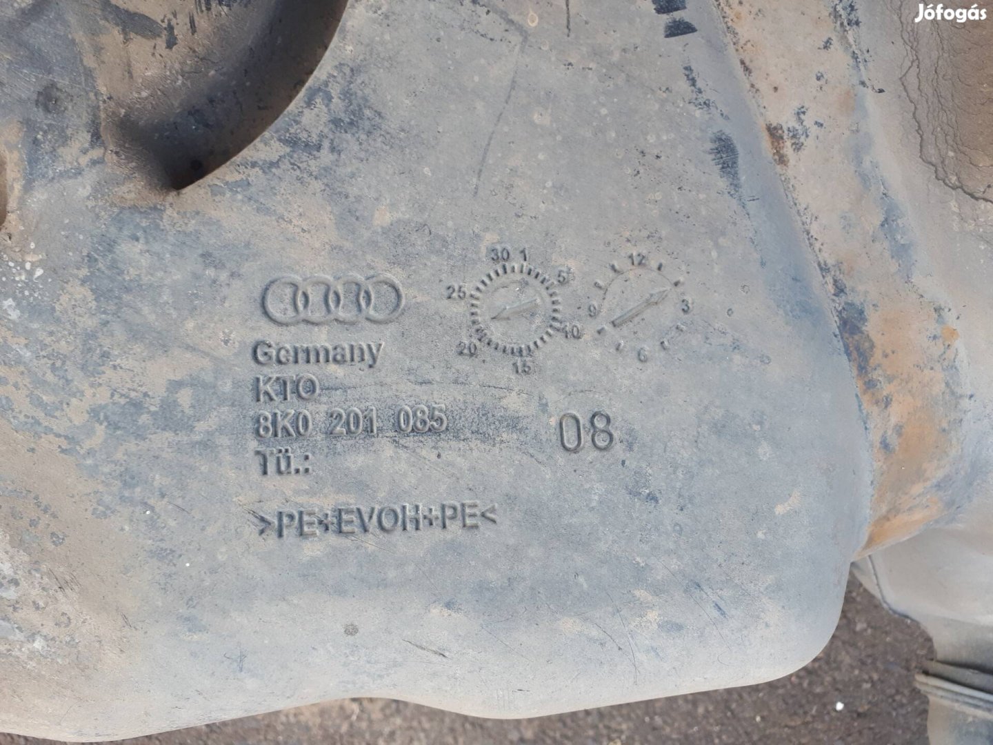 Audi  A4  B8  kombi    1.8 Tfsi üzemanyagtank 8K0201085