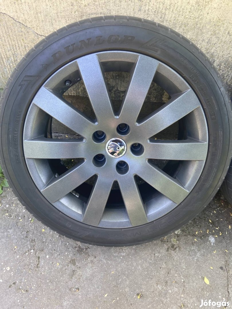 Audi / VW / Skoda 17 Alufelni 5x112 Dunlop 225/45R17