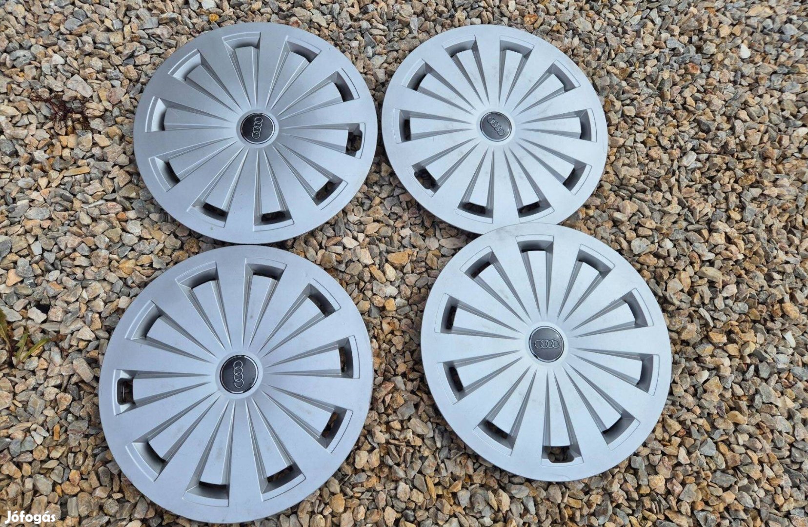 Audi a4 b9 gyári disztárcsa garnitura 8w0601147
