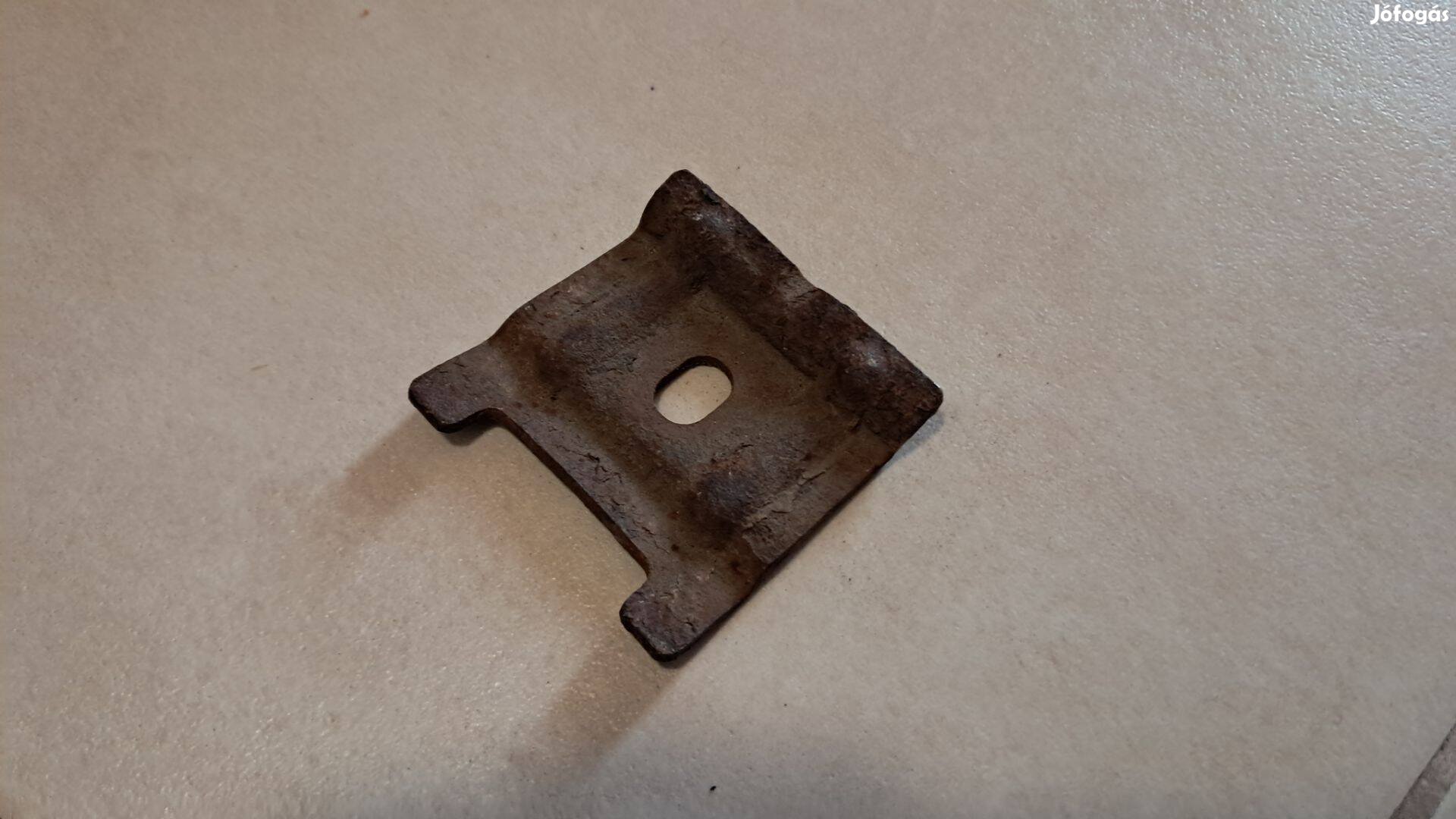 Audi akkumulátor rögzítő lemez