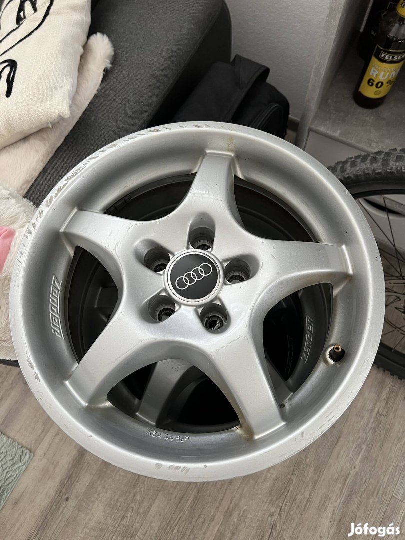Audi alufelni 15 colos