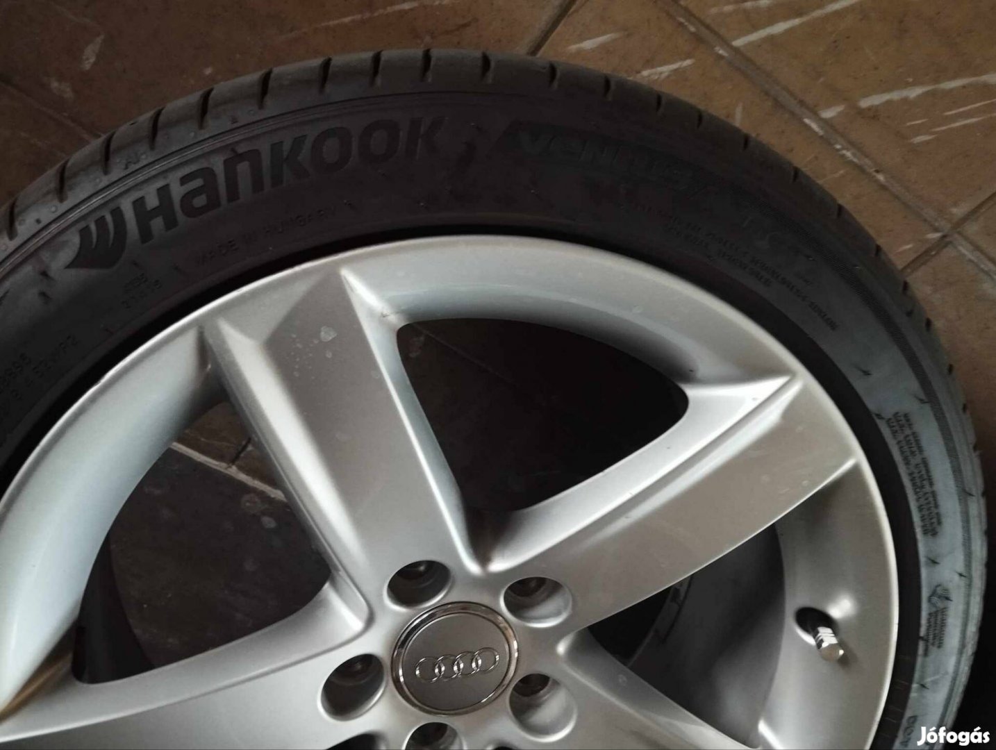 Audi alufelni gumiabronccsal újszerű állapotban 