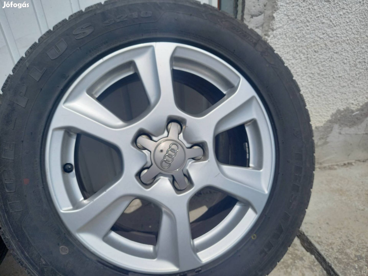 Audi alufelni téligumival 16" eladó.