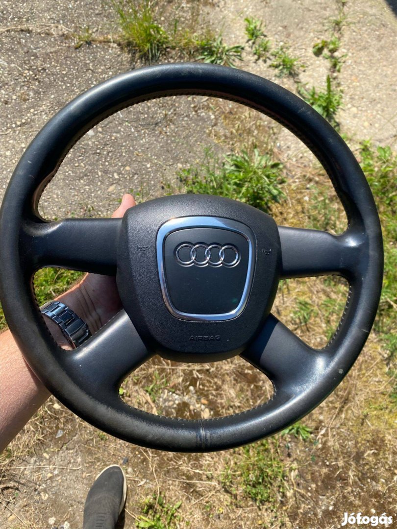 Audi bőrkormány légzsákkal B7-ben volt