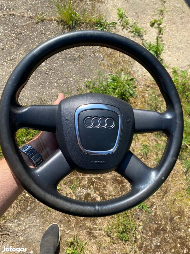 Audi bőrkormány légzsákkal B7-ben volt