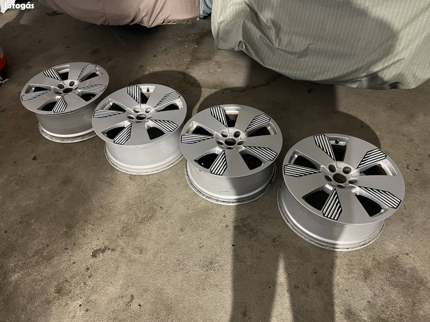 Audi e tron gyári alufelni szett 5x112 19 colos