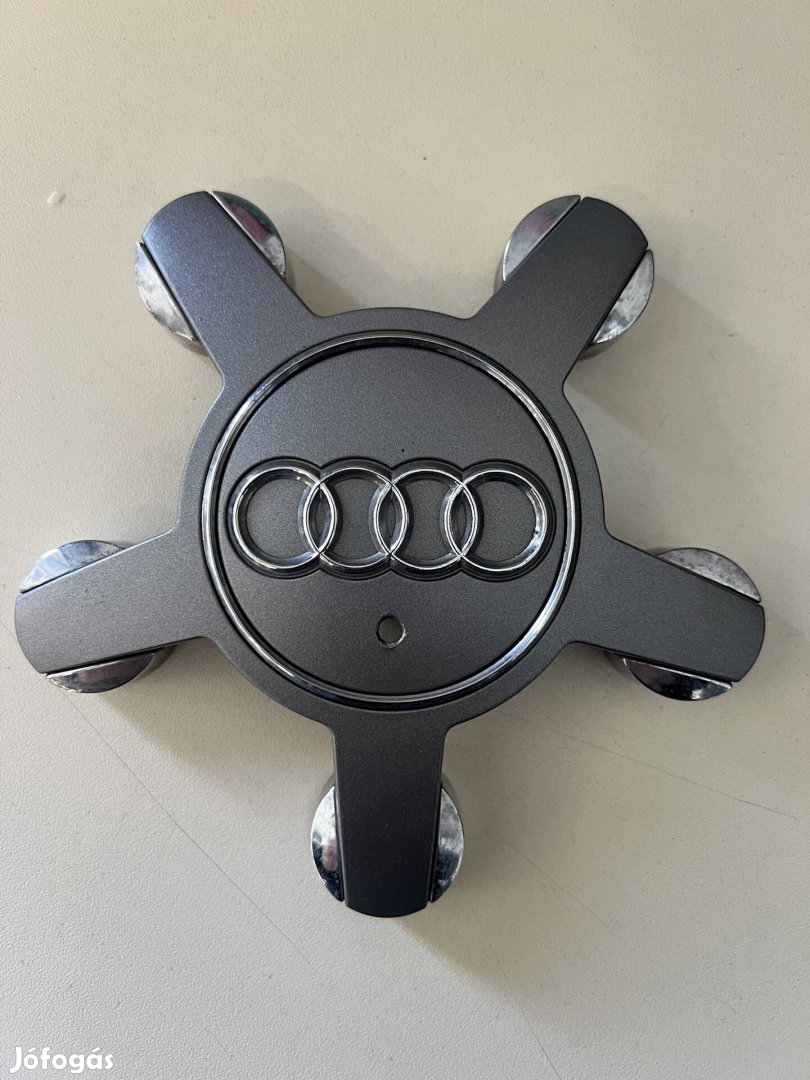 Audi felni közép