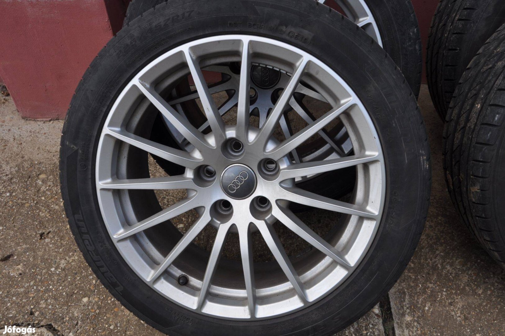 Audi gyári 17"/7,5" alufelni 4db nyári gumikkal