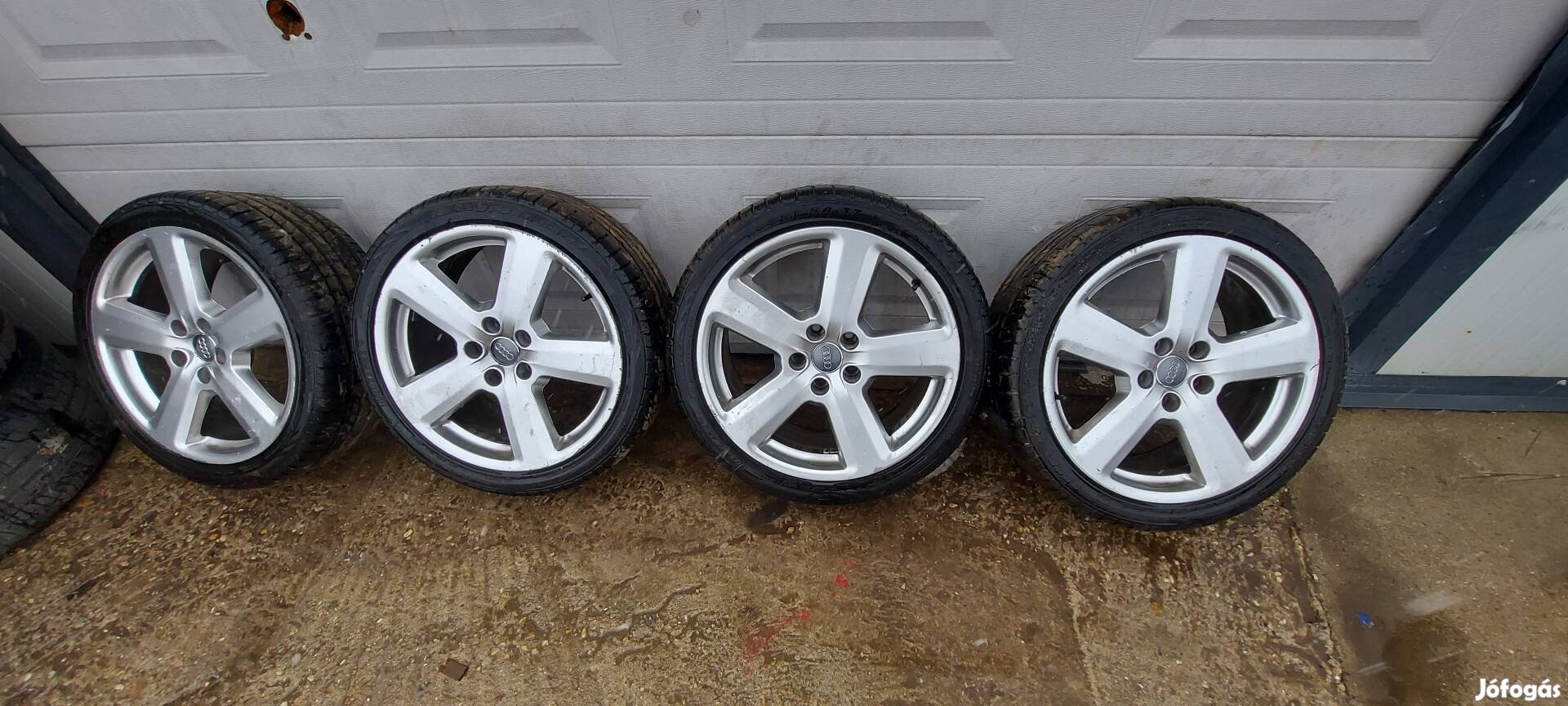 Audi gyári 18" 5x112 alufelni 235/40 nyárigumikkal