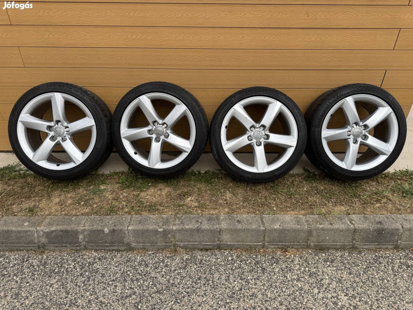 Audi gyári 5x112 255/40r19  felni gumival. Csere is