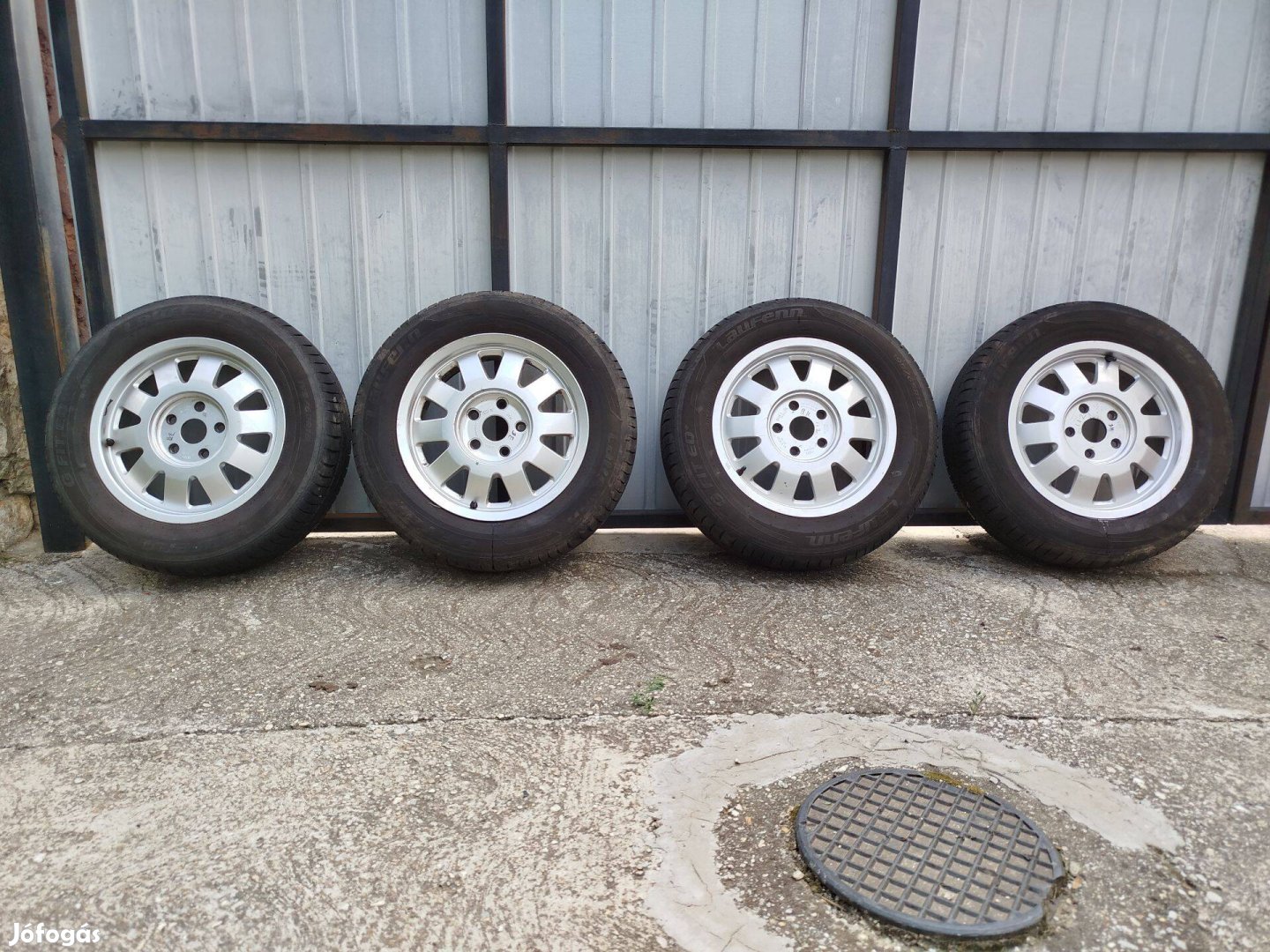 Audi gyári alufelni + nyári gumi szett (6Jx15 H2, ET45, 5×112) Laufenn