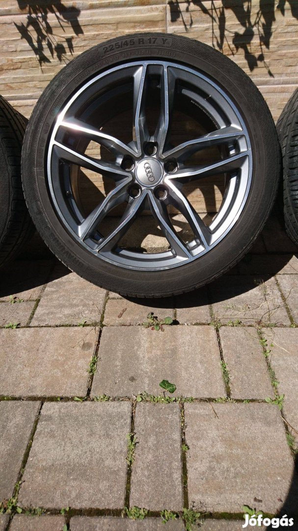 Audi gyári alufelni gumival