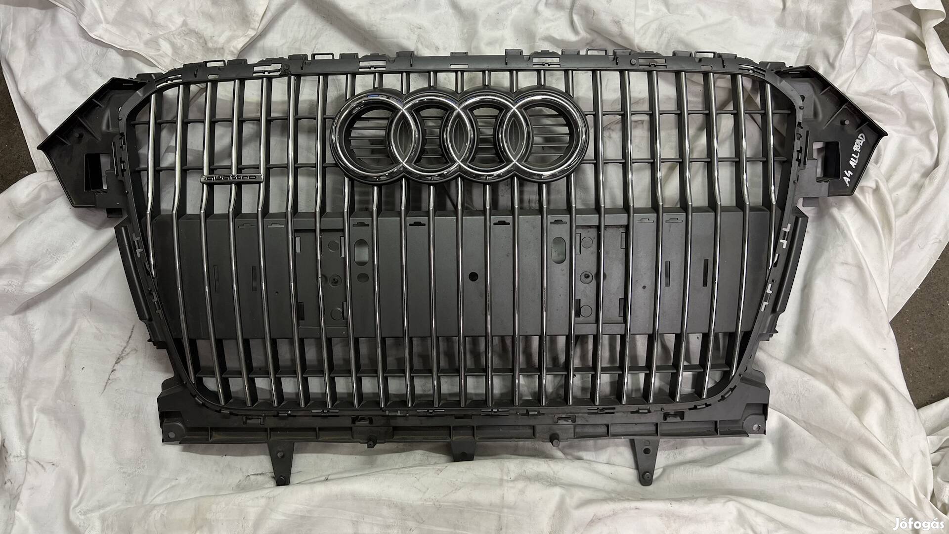 Audi hűtőrács Tominak