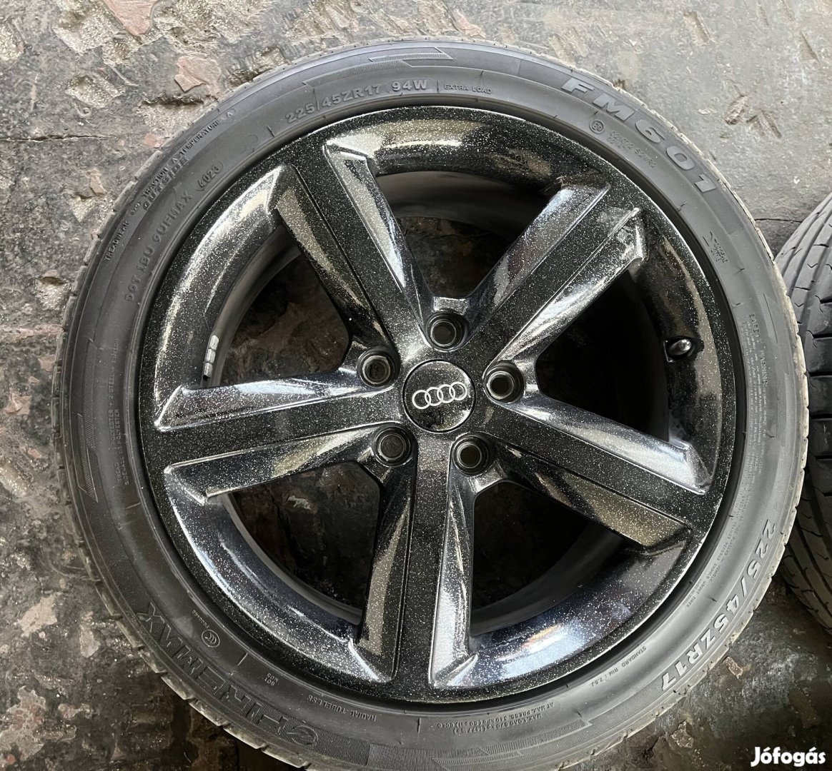 Audi kerek garnitura