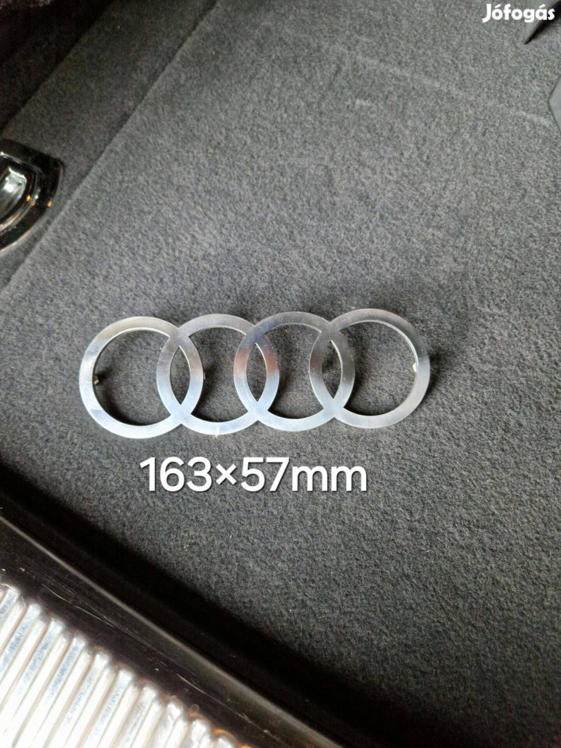 Audi motorburkolat logo