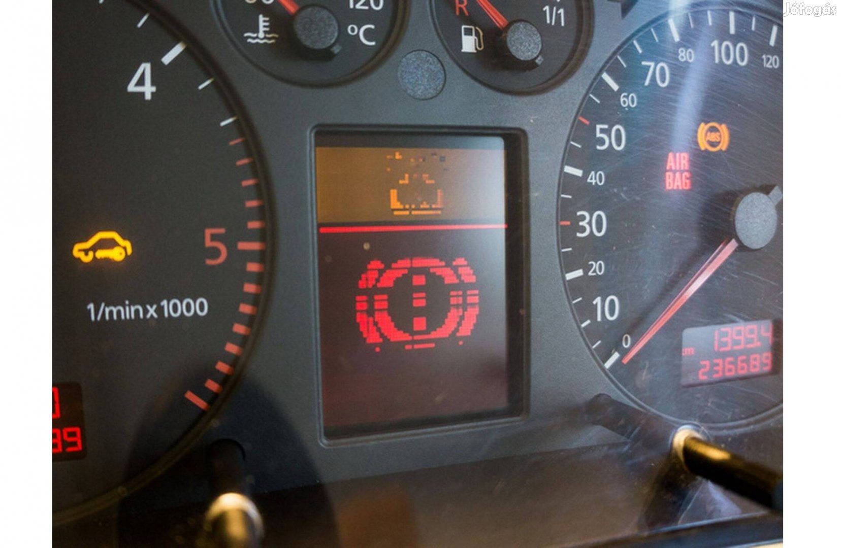 Audi műszercsoport LCD kijelző javítás pixelhiba foltosodás sötét pont