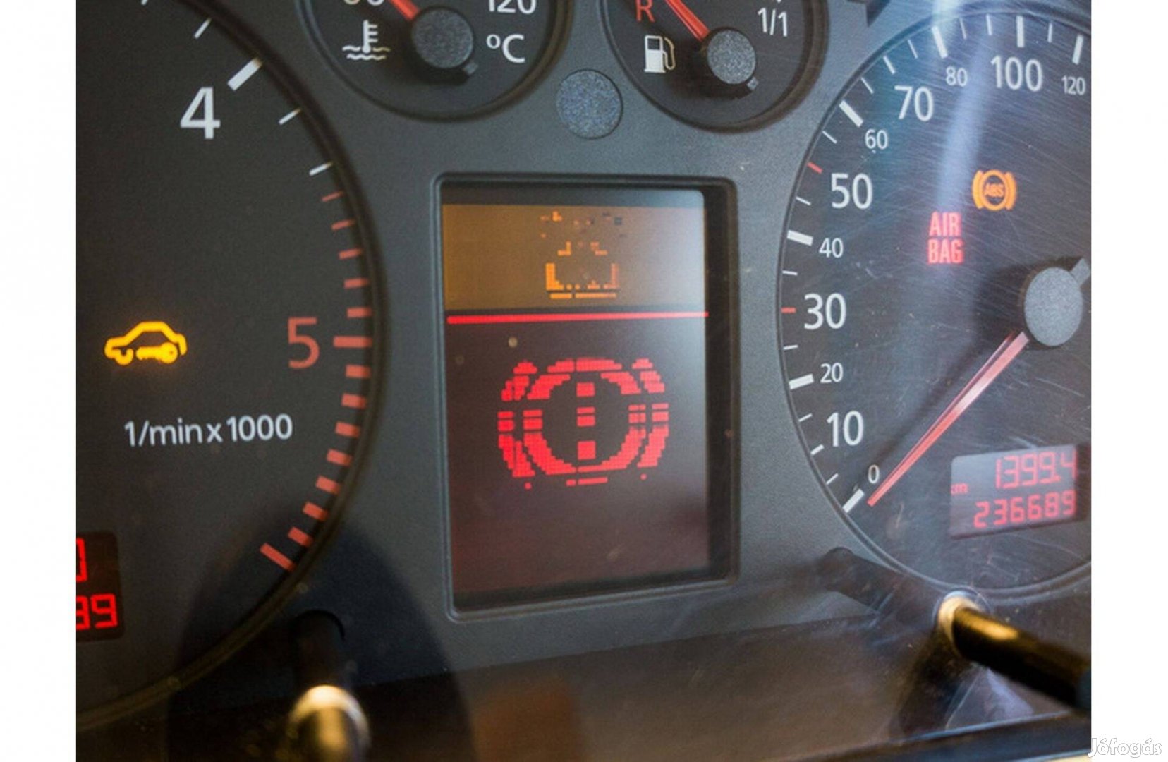 Audi műszercsoport LCD kijelző javítás pixelhiba foltosodás sötét pont