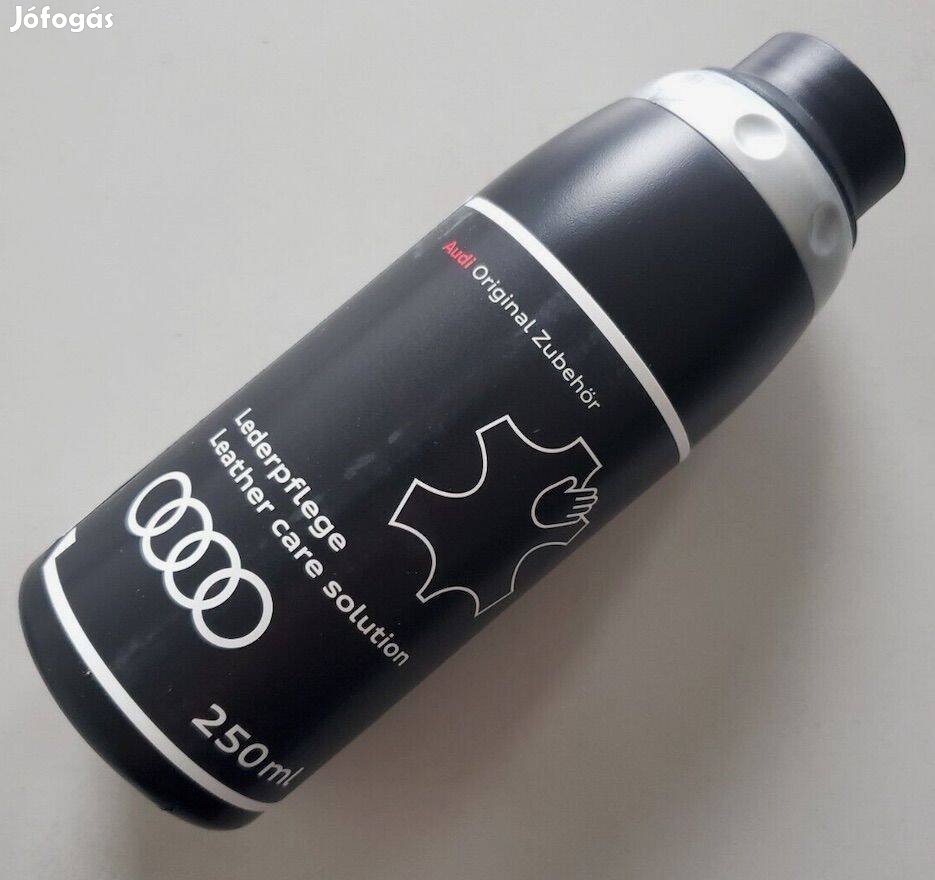 Audi porcelán bögre