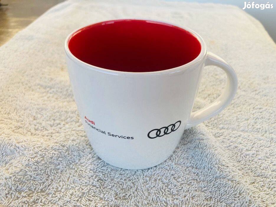 Audi porcelán bögre