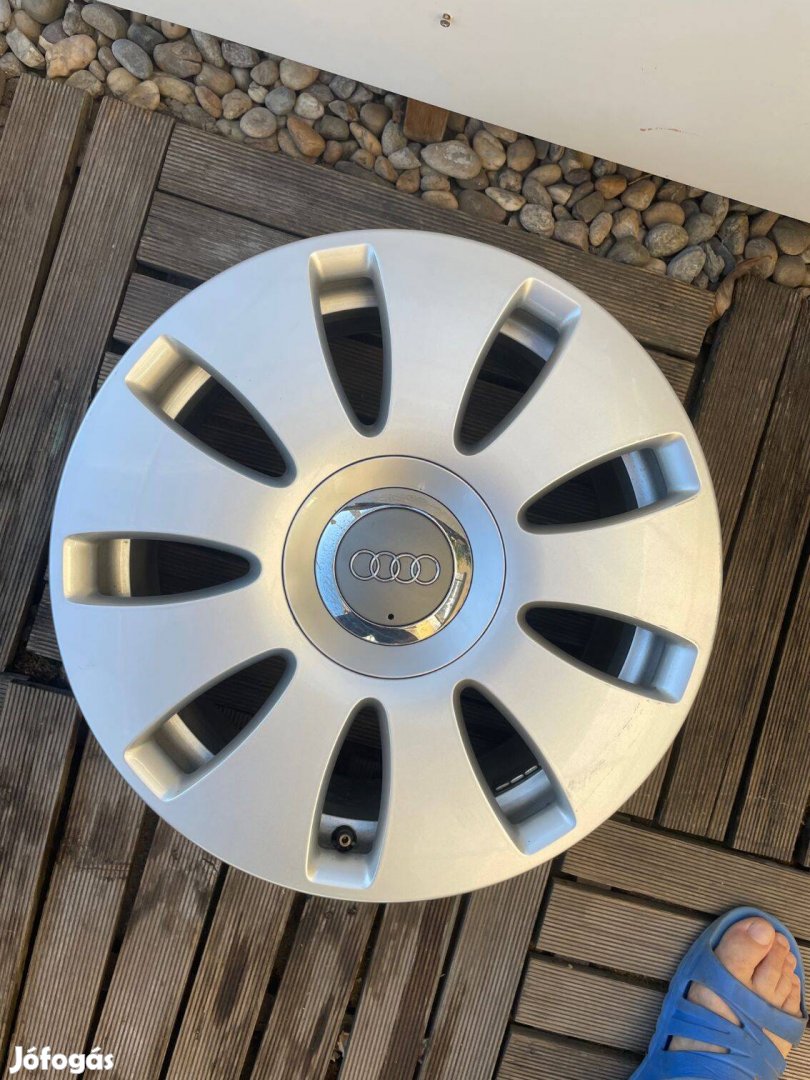 Audi pótkeréknek való 16" alufelni szép állapotban