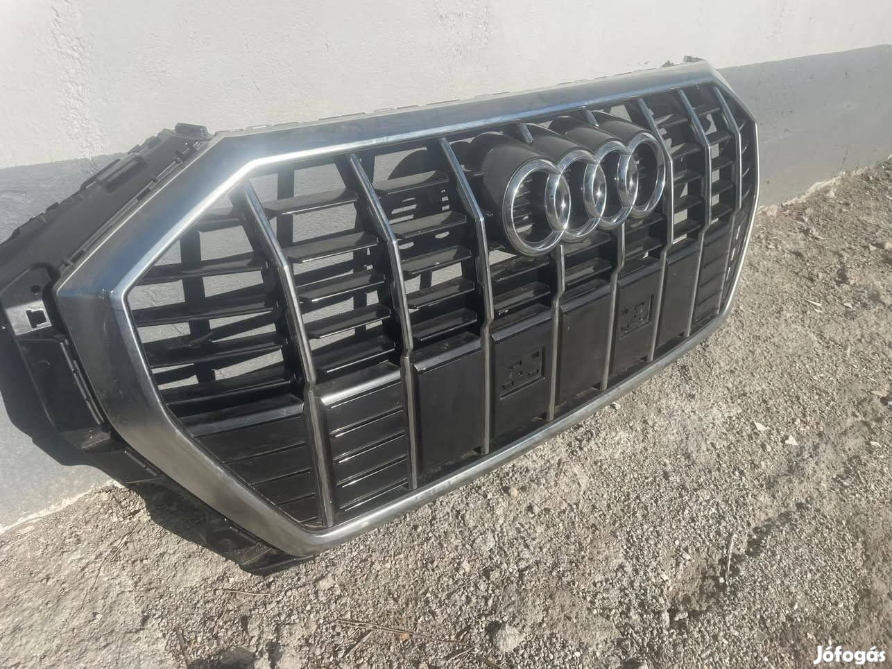 Audi q3 hűtőrács 