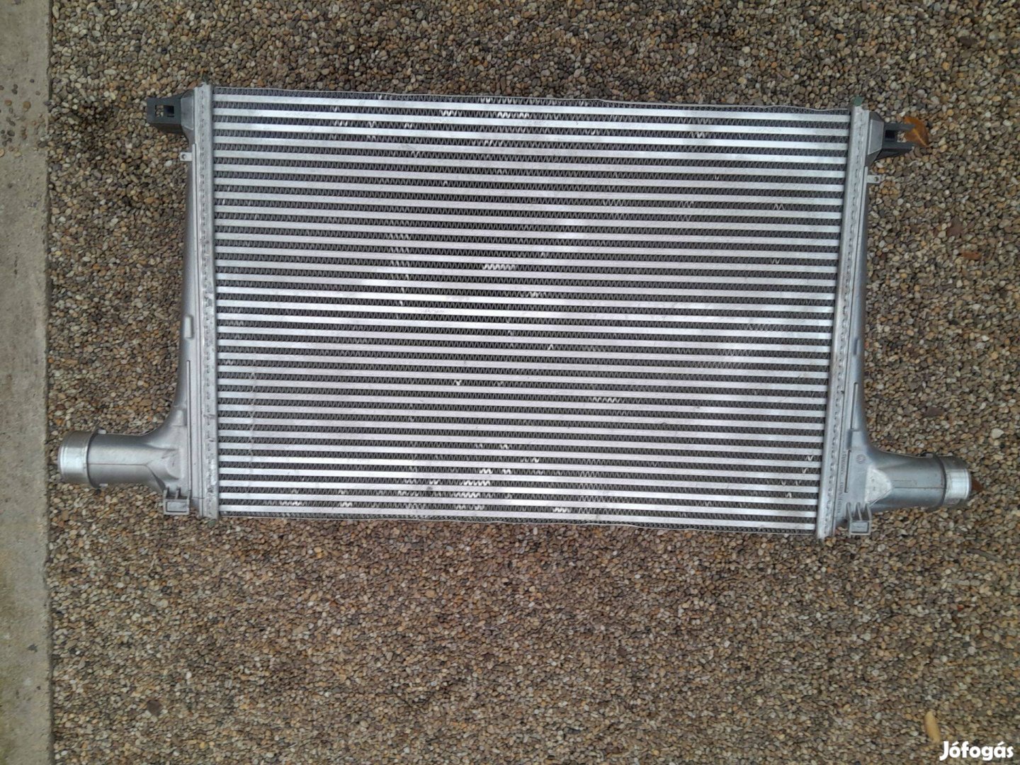 Audi q8 intercooler hűtő sérült