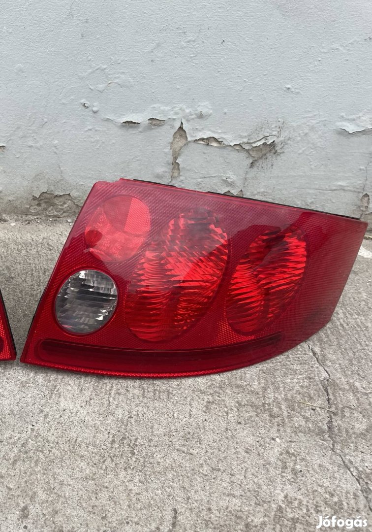 Audi tt 8n jobb hatso Lampa