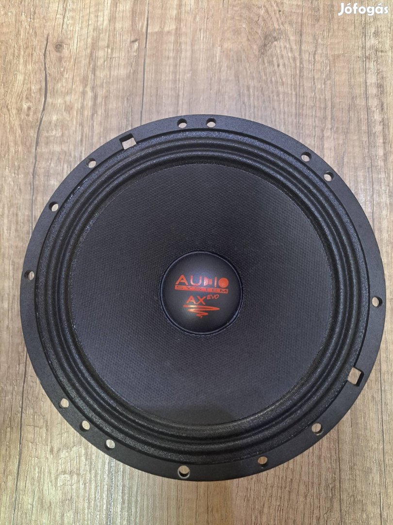 Audio system kick hangszórók