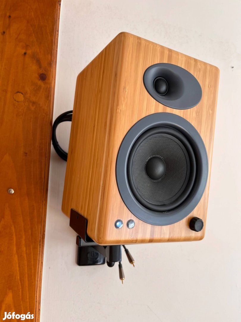 Audioengine A5+ Prémium aktív hangfal pár - Bambusz