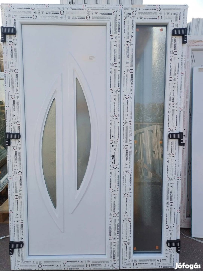 Ausbach típusú műanyag bejárati ajtó