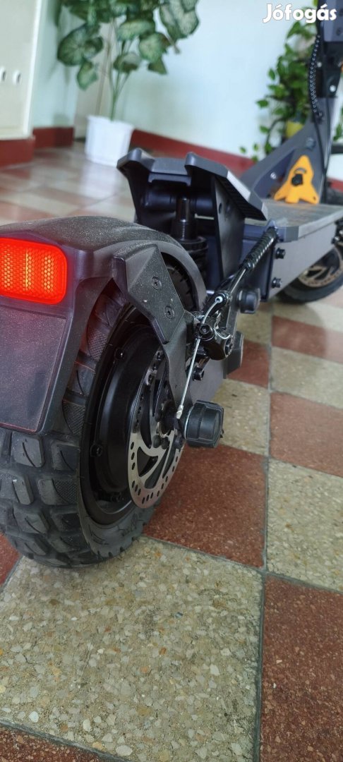 Ausom L1 elektromos roller (2025 model)