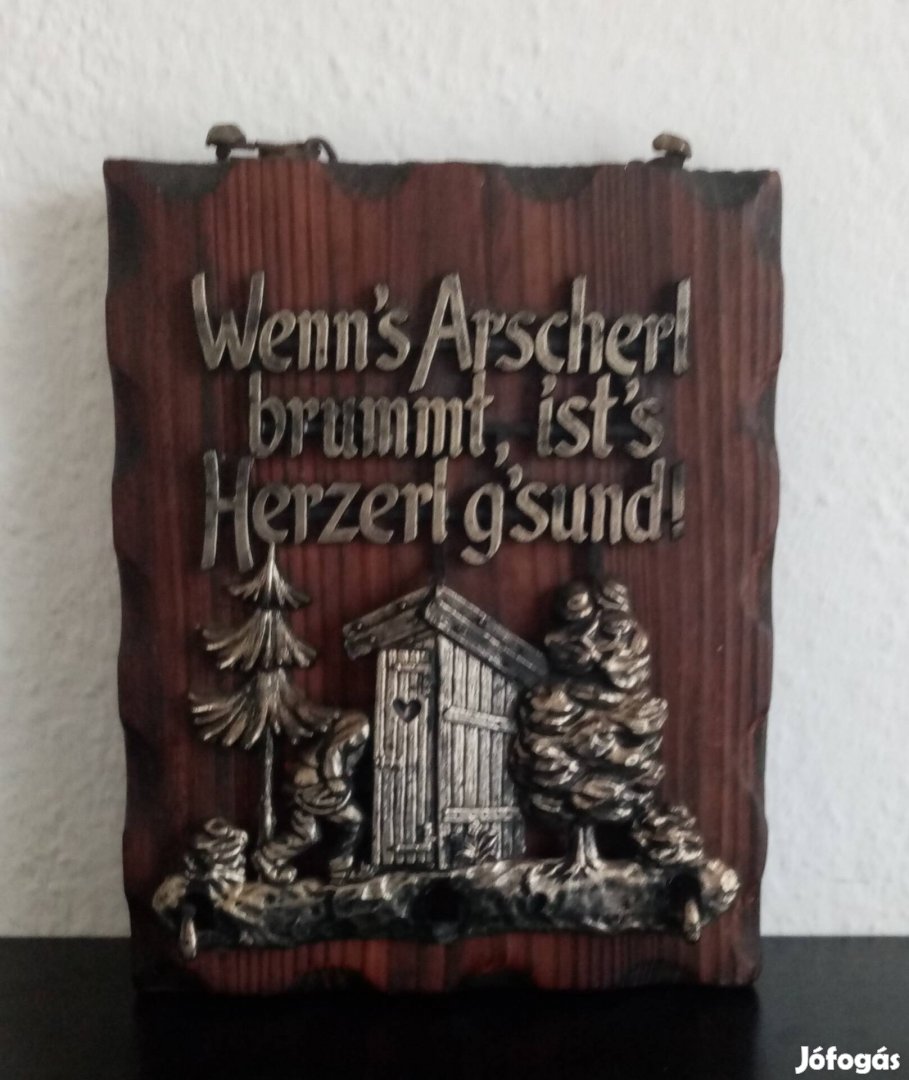 Ausztria humoros mondással (WC) láncos fa tábla eladó 