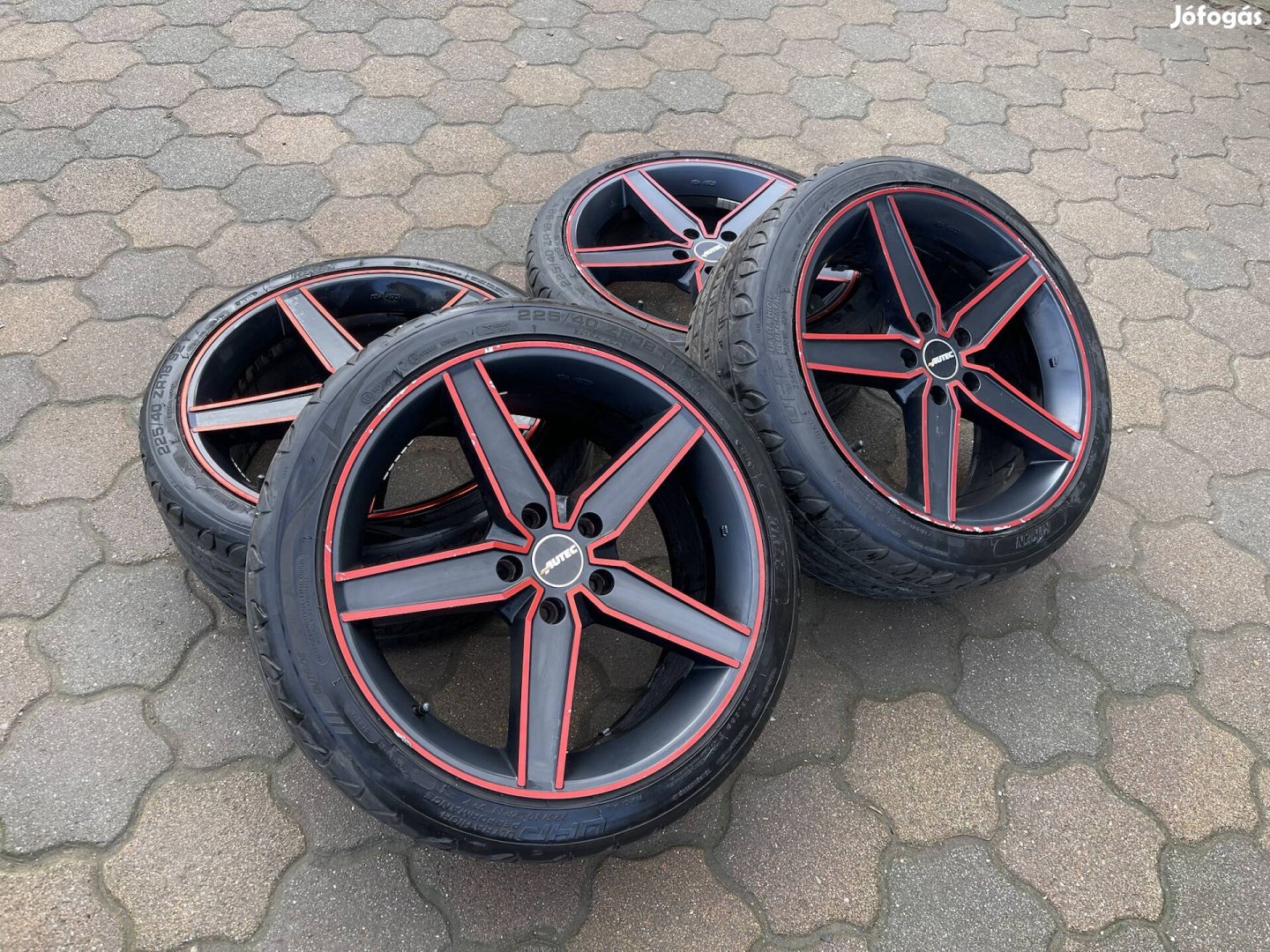 Autec Delano 18" 5x112 225/40r18 Nyári gumival!