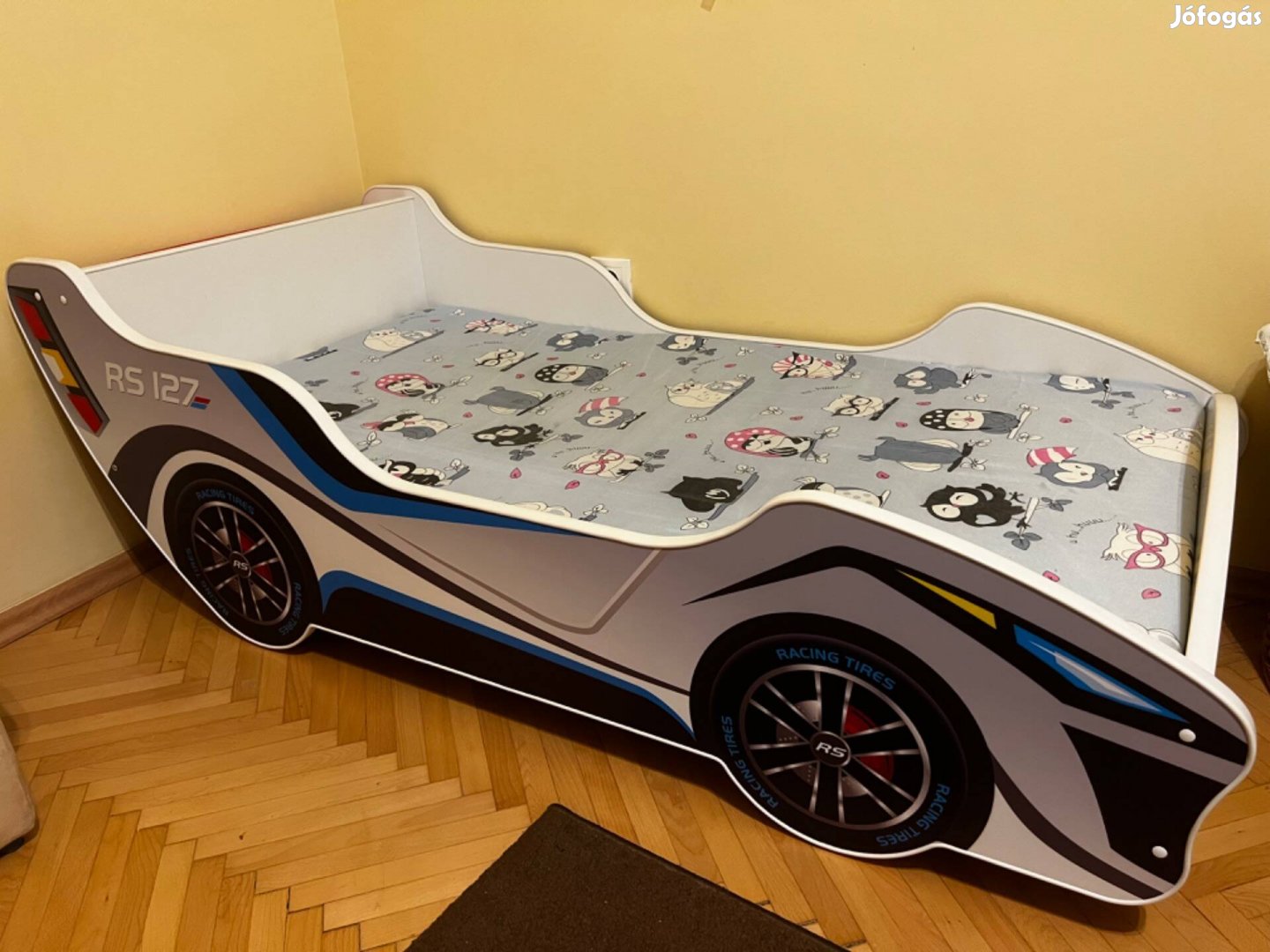 Autó formájú ágy