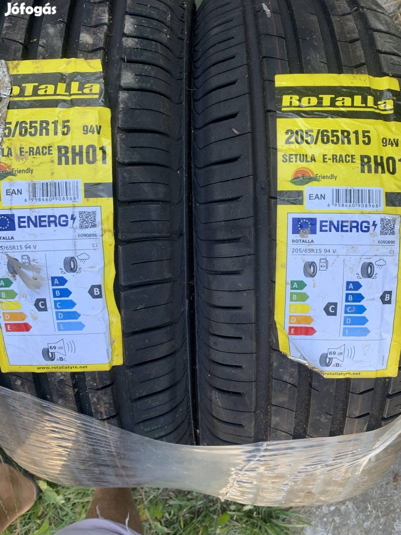 Autó gumi eladó párban 