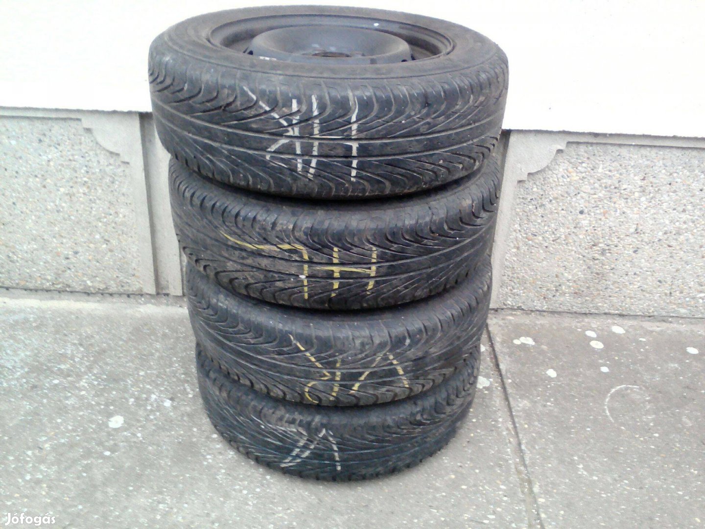 Autó gumi lemez felnin eladó!