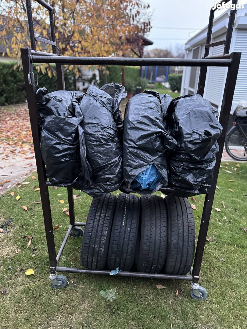 Auto gumi tartó állvány 