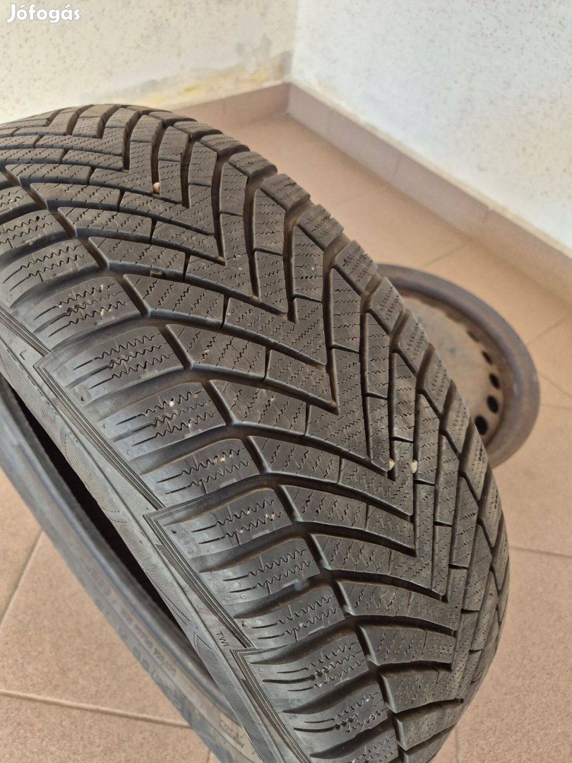 Autó téligumik + hozzá felnik