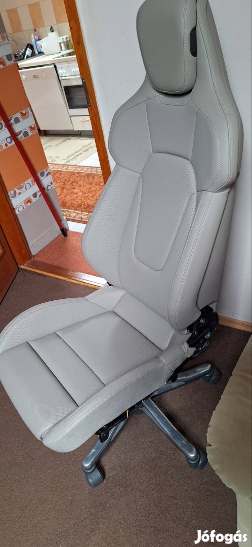 Autó ülés porsche Panamera.