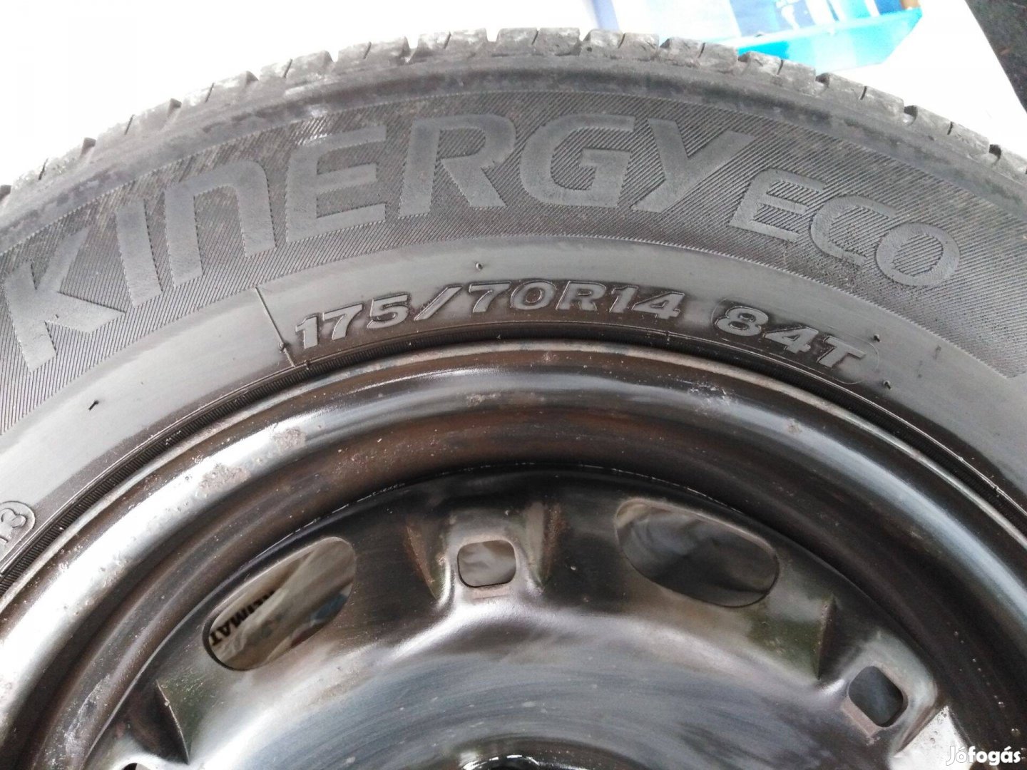 Autógumik 175/70R14 84T -nyári felnivel Hankook 3db, téli 4db Matador