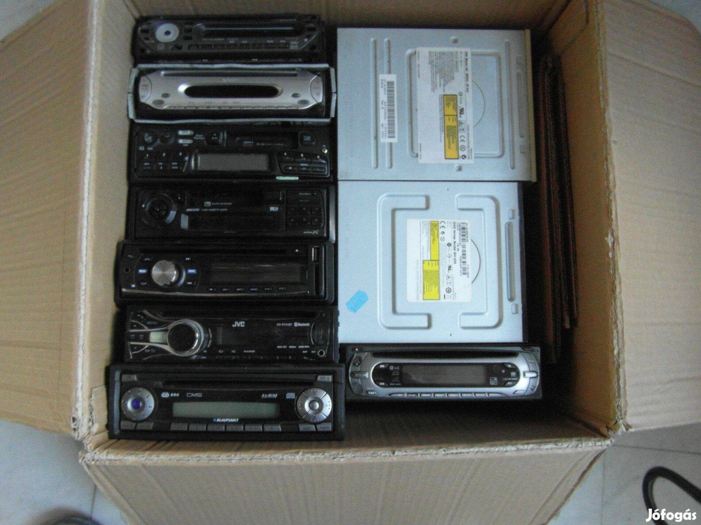 Autórádiók 8db. dvd olvasó-írók 30db. számítógépekhez